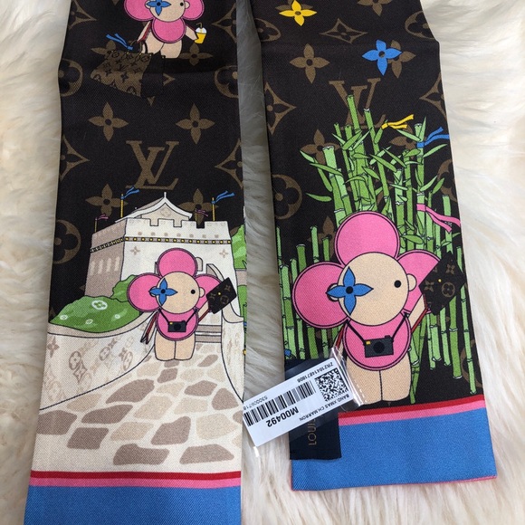 NEW Set of 2 Louis Vuitton Xmas Animation Hollywood and China Bandeau 2021 - Picture 5 of 11